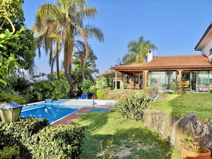 Holiday home for 4 people, with pool and view as well as garden - 1
