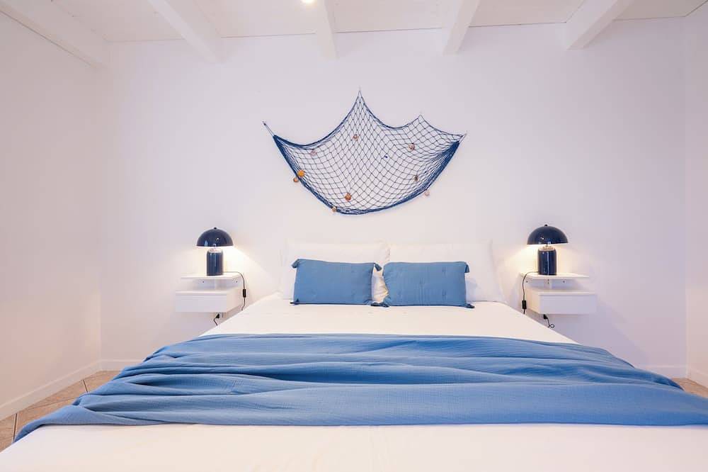 Just 50 steps from the beach: Vacation Home for 9 Guests & Bbq in Mandriola, San Vero Milis