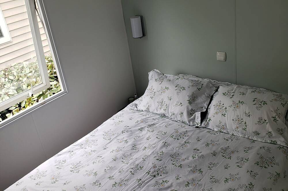 Mobile home rental in the softness of provence in La Roque-d'Anthéron, Aix-en-Provence region