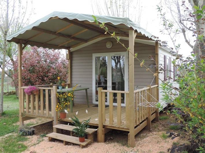 Camping pour 2 personnes, avec bassin pour enfant et sauna dans Indre