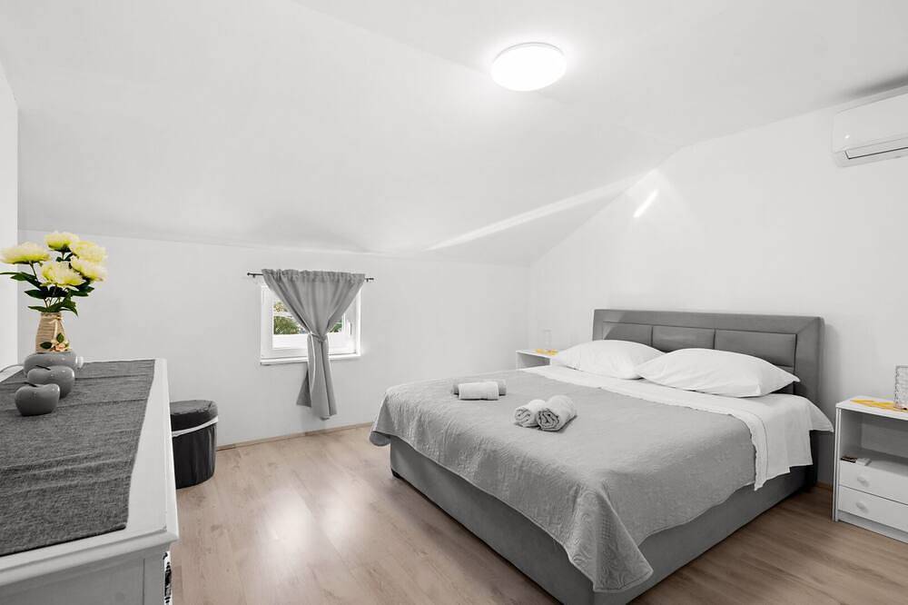 Holiday Home San by Villas Guide in Dalmatinisches Zagora