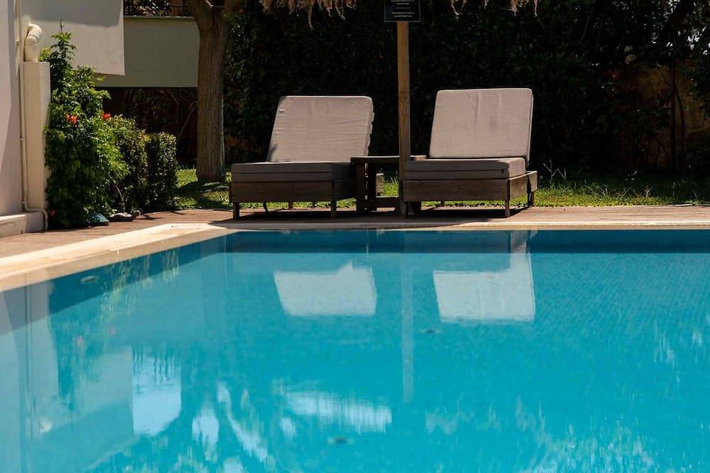 Our villa offers a magical view to the deep blue waters of Saronic Gulf. in Korfos