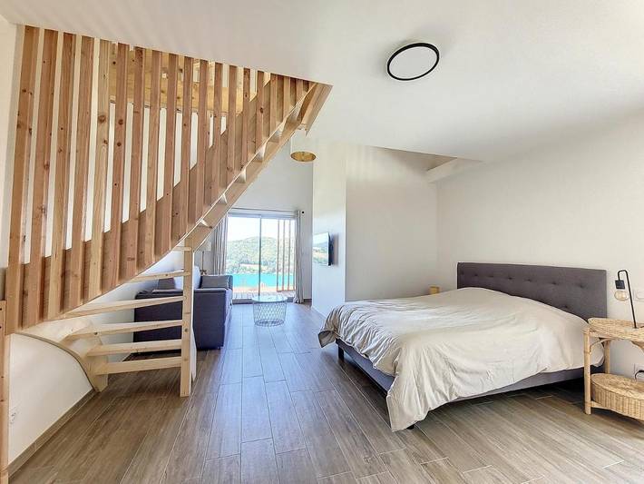 Location de vacances pour 10 personnes, avec jardin ainsi que vue sur le lac et vue dans Lac de Paladru - 4