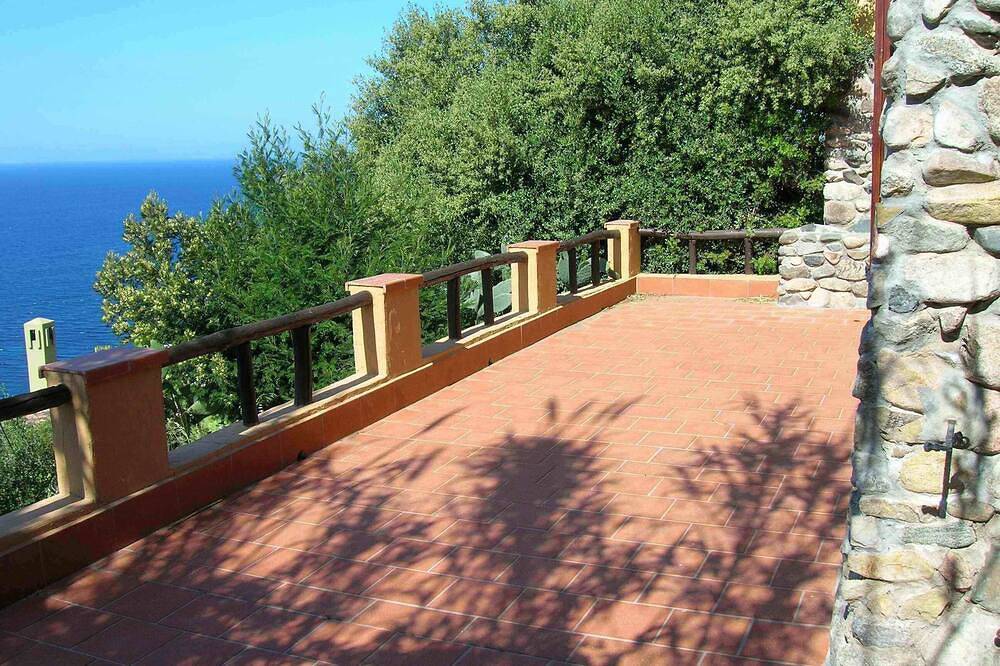 Appartamento intero, Monolocale panoramico vista mare 2 persone in Geremeas, Torre delle Stelle