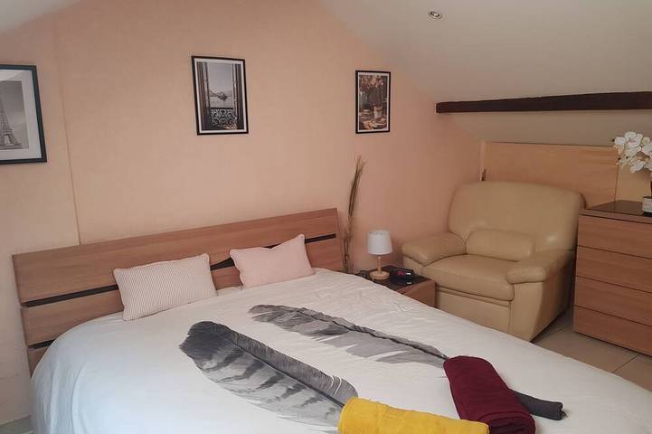 Appartement entier, Appartement  Entier  3 pièces 62 m2 avec Balcon proche Tram T2   a 5 mn a pied in Bezons, Val-d'Oise