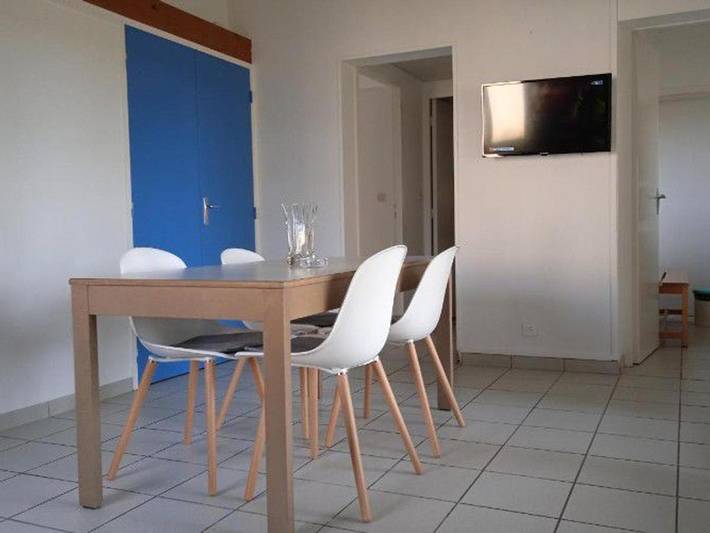 Location de vacances pour 6 personnes, avec terrasse et piscine à Prailles - 4