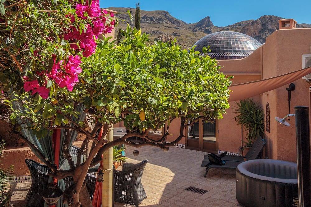 Beautiful 2 Bedroom/2 Bathroom Moorish styled villa with breath taking views in Cortijo Cabrera, Turre