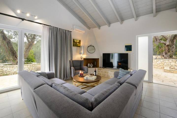 Villa with Private Pool in Μπογδανάτικα, Παξούς