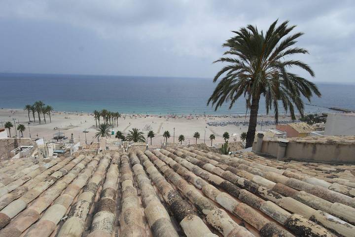 Entire apartment, Penthouse with sea views on the wall of the old town of Villajoyosa in La Vila Joiosa, Costa Blanca