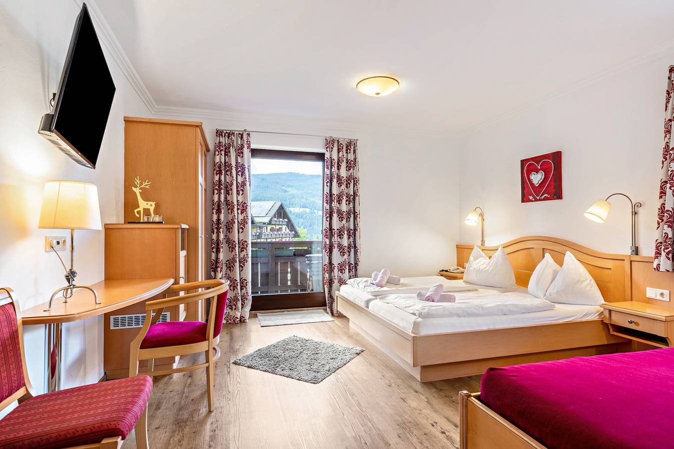 Dreibettzimmer mit Bergblick, Gemeinschaftspool und Wlan in Radstadt, Ski Amadé