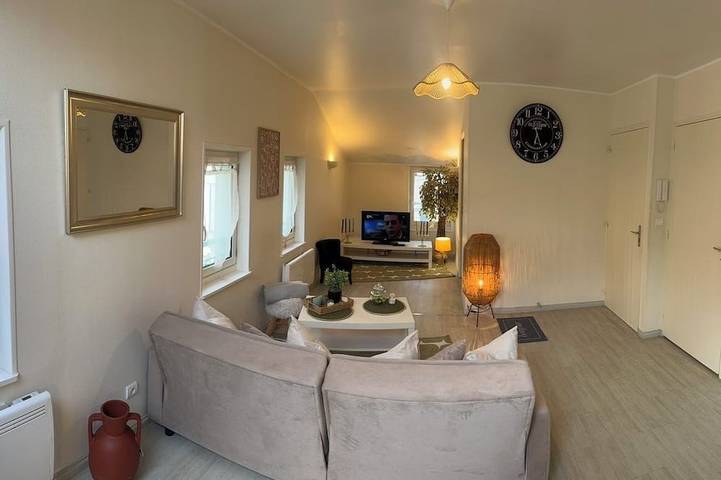 Apartamento entero, F2 Place République Centre - Bright & equipped in Châlons-en-Champagne, Marne