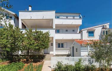 Ferienwohnung für 6 Personen, mit Terrasse in Vodice