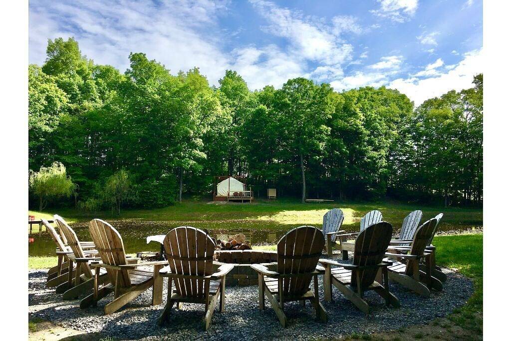Savannah Safari Tent & Breakfast-Flx Glamping in Yates County