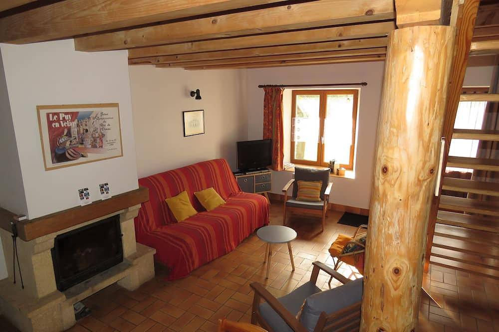 Gîte dans une belle chaumière, à 10mn des Estables, calme et confort asssurés. in Moudeyres, Parc naturel régional des Monts d'Ardèche