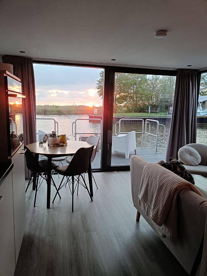 Two-Bedroom House in Wommels, Littenseradeel