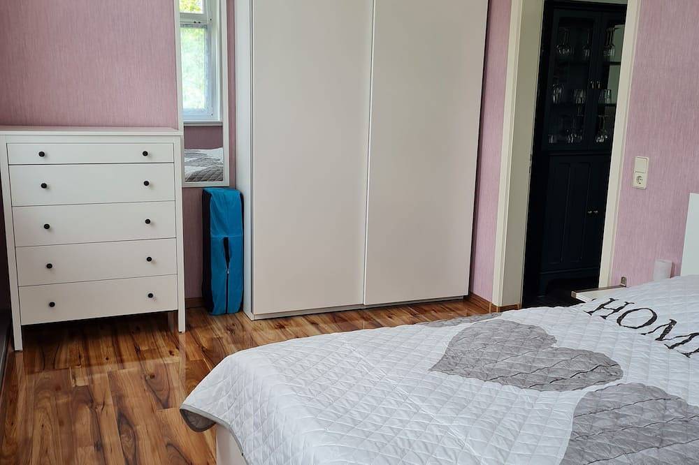 Ganze Wohnung, Ferienwohnung Christine in der Seidenblumenstadt Sebnitz in Sebnitz, Elbsandsteingebirge