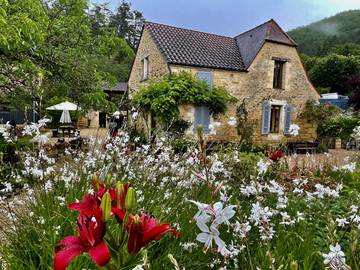 Gîte pour 10 personnes, avec jardin ainsi que piscine et balcon à Saint-Cybranet