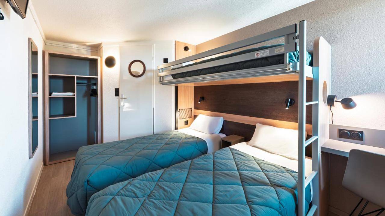 Standard Room - 3 Single Beds in Eysines, Région de Bordeaux