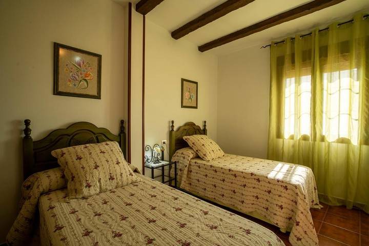 Casa de vacaciones para 10 personas, con piscina además de vistas y balcón en Sierra de Montánchez - 4