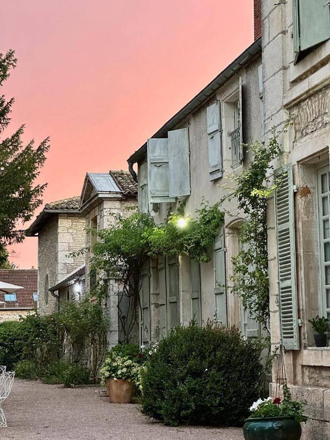 Chambre d’hôte pour 2 personnes, avec jardin et piscine, animaux acceptés à Givry - 4