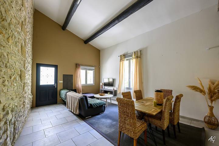 Authentic Cottage with Terrace and Private Garden in Languedoc in Bernis, Middelhavskysten (Frankrig)