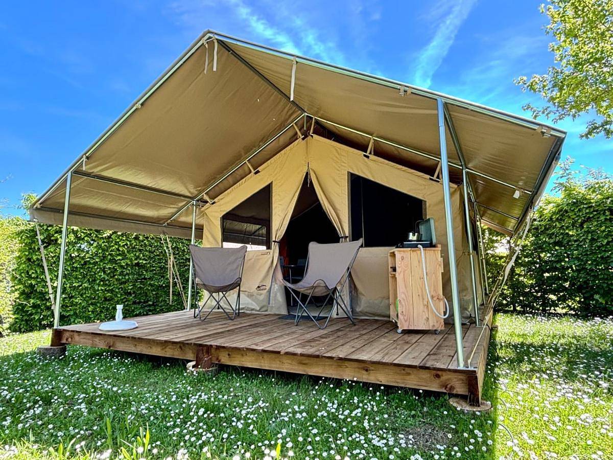 Camping Onlycamp Pierre & Sources in Volvic, Parc naturel régional des Volcans d'Auvergne
