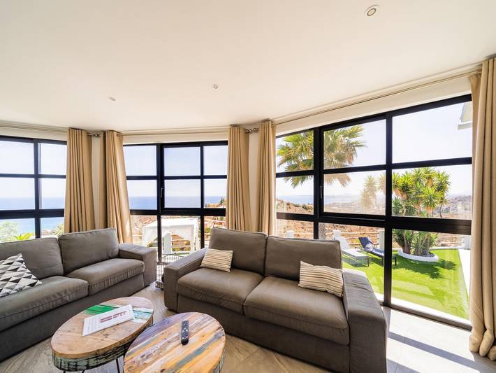 Casa rural para 12 personas, con terraza además de piscina y jardín, Familias con niños en Campello - 2