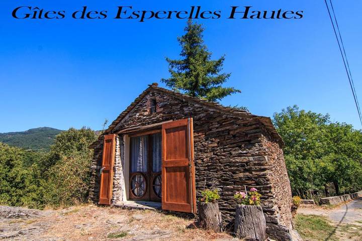 Location de vacances pour 2 personnes, avec terrasse et jardin à Saint-Frézal-de-Ventalon