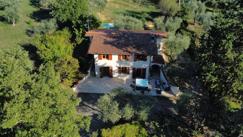 Casa vacanza per 8 persone, con Idromassaggio e Terrazza nonché Giardino e Piscina a Montemerano