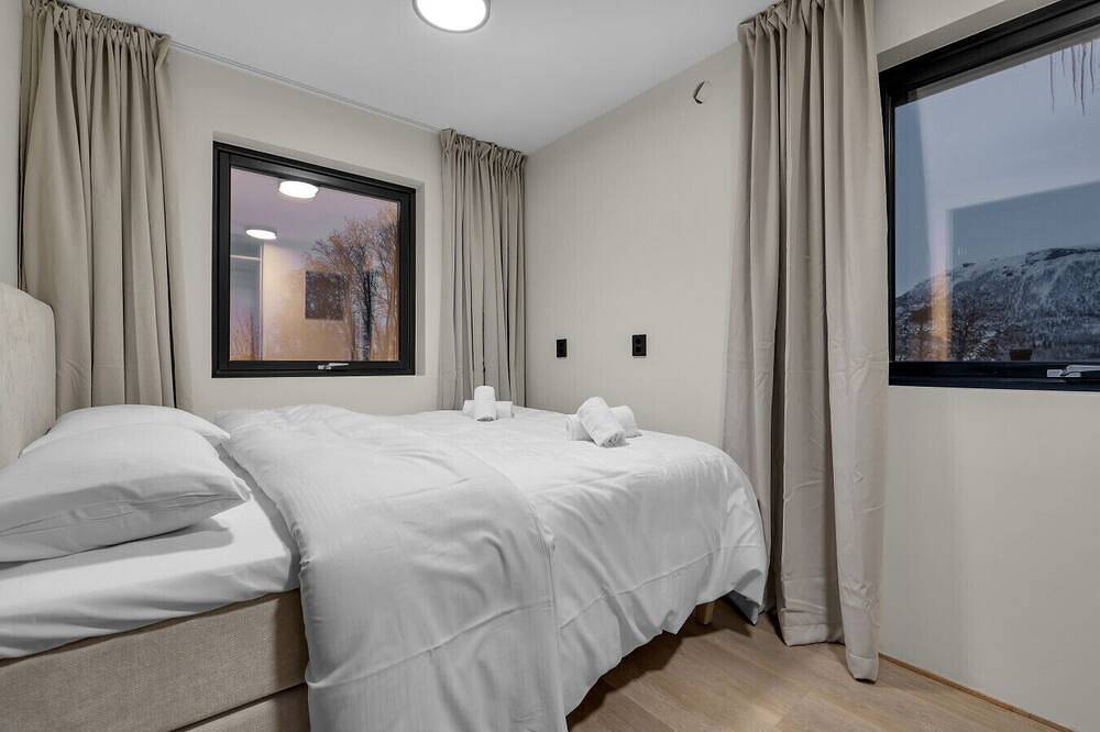 Scandi-Luxe Family Residence - The View in Tromsø