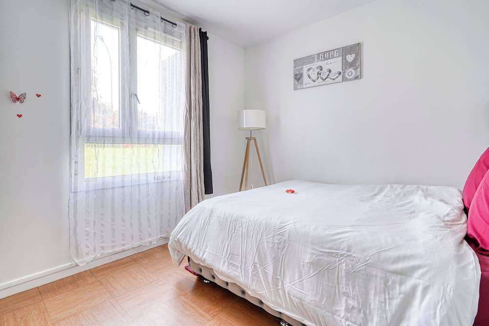 Entire apartment, Cocoon rose garden in L'Haÿ-les-Roses, Val-de-Marne