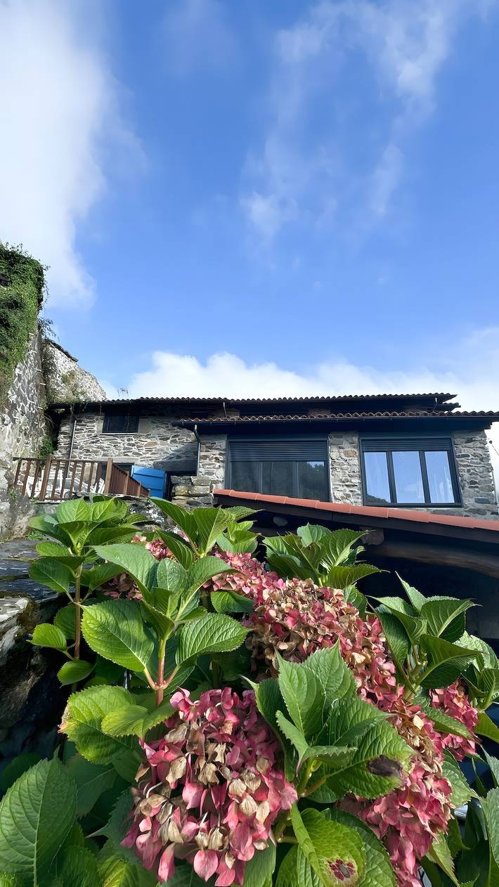 Maison de vacances 'Casa Yañez' avec vue sur la montagne, terrasse et Wi-Fi in Chantada, Reserva da Biosfera Ribeira Sacra e Serras do Oribio e Courel