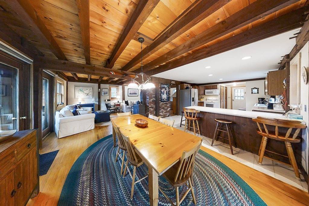 Appalachee Pond Waterfront Cottage | Decks, Sunroom, Dock with Kayaks & Canoe in Boothbay Harbor, Lincoln County (Maine)