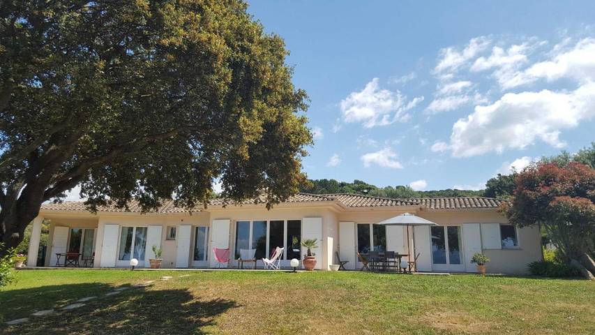 Villa pour 8 personnes, avec vue et jardin