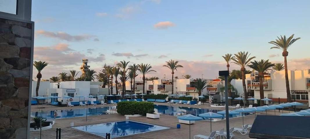 Ferienwohnung für 5 Personen, mit Balkon und Terrasse sowie Pool und Ausblick