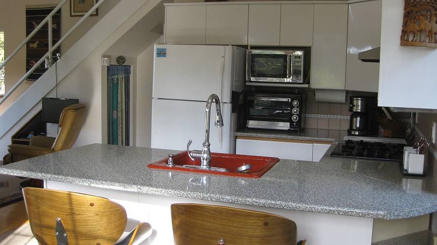 Cabin rentals and lodges for 2 people, with garden and balcony on Vancouver Island