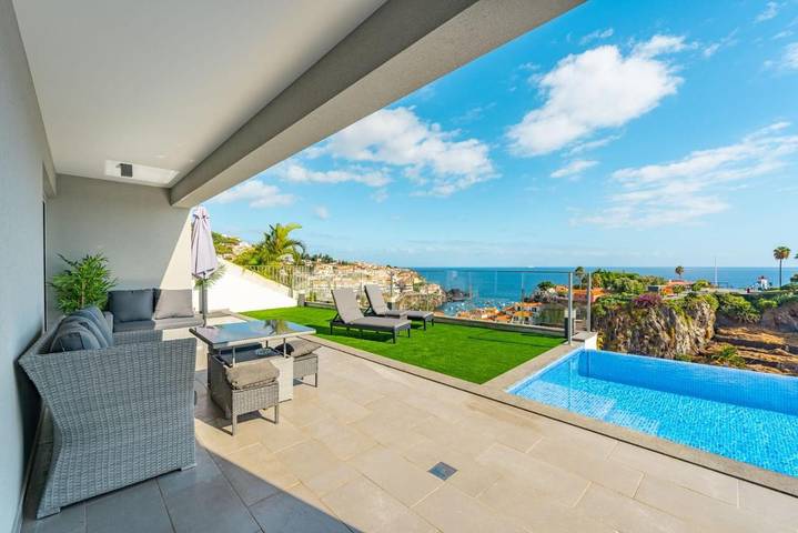 Casa de férias para 4 pessoas, com vista e jardim e ainda piscina and piscina infantil em Câmara de Lobos