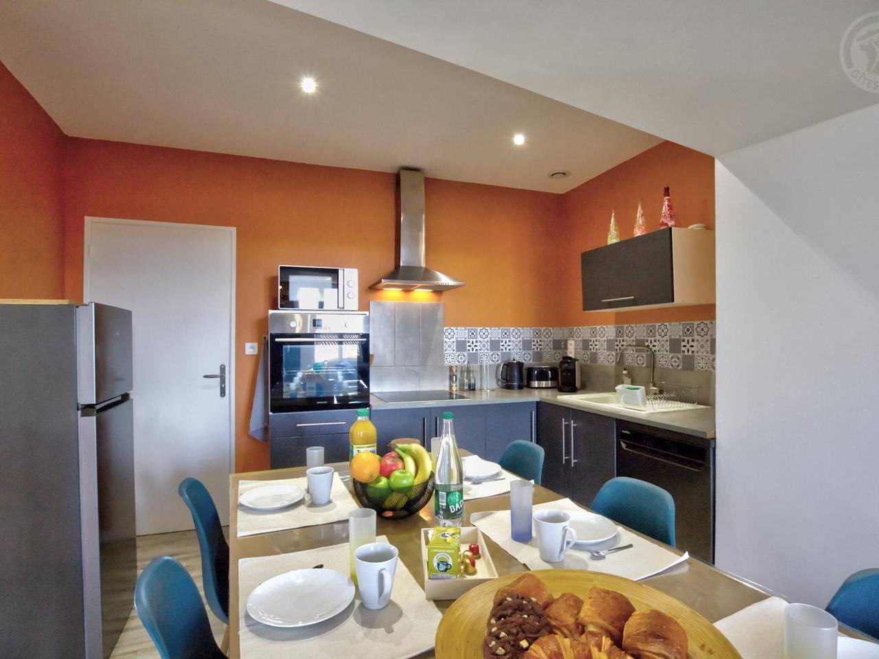 Appartement entier, Appartement Authentique et Confortable avec Wifi, Parking Gratuit et Cuisine Équipée à Saint-Galmier in Saint-Galmier, Montbrison