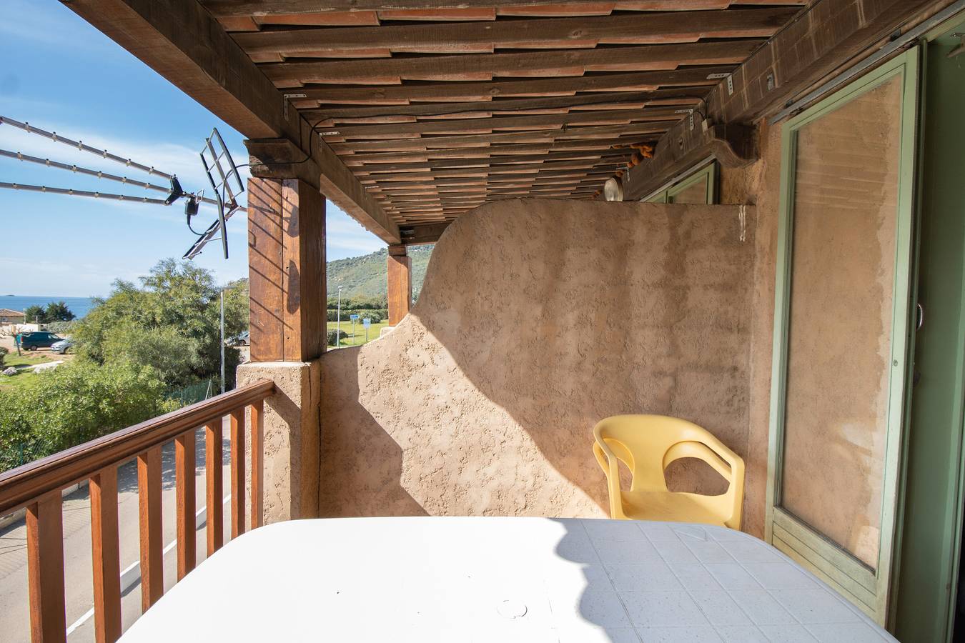 Entire apartment, Della Rocca 80m from the Beach – Sea and Mountain View, Private Terrace, Air Conditioning and Wi-Fi in Appietto, Ajaccio region