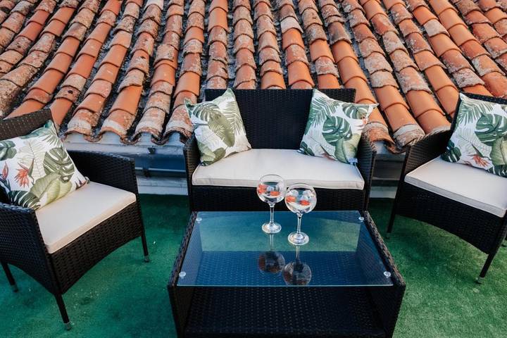 Location de vacances pour 9 personnes, avec Balcon et Terrasse ainsi que Jardin et Piscine à Navahermosa