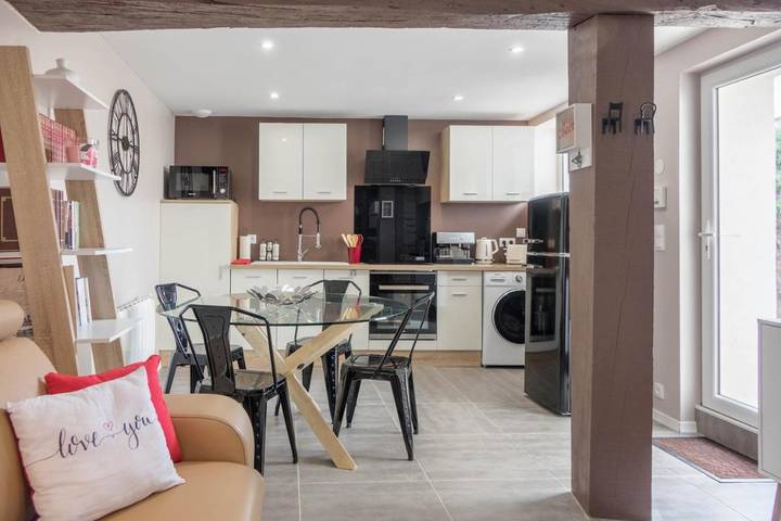 Gîte pour 2 personnes, avec terrasse à Saint-Denis-de-l'Hôtel