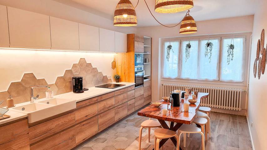 Gîte pour 10 personnes, avec Jacuzzi ainsi que Terrasse et Jardin à Plasne
