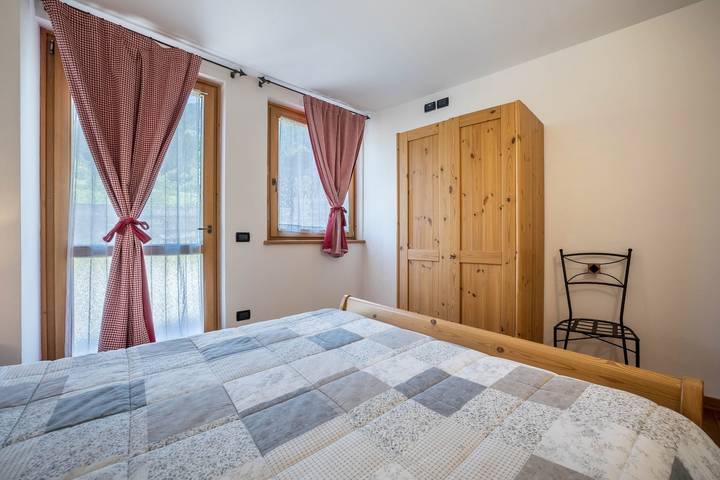 Entire apartment, Holiday Apartment "Agritur Piazera Con Terrazzo" with Mountain View in Ronzo-Chienis, Garda Mountains