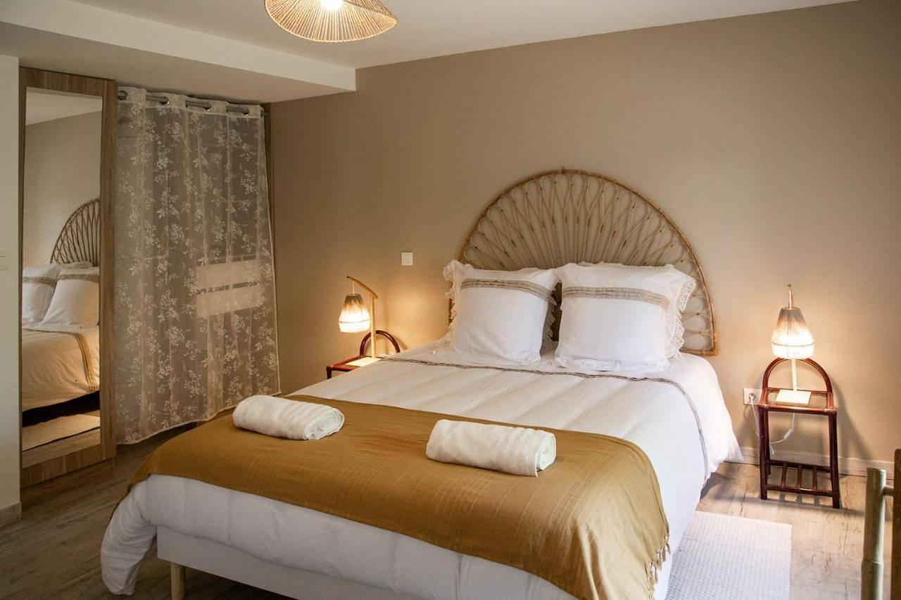 Large Twin Room in Saint-Maurice-la-Clouère, Vienne (France)