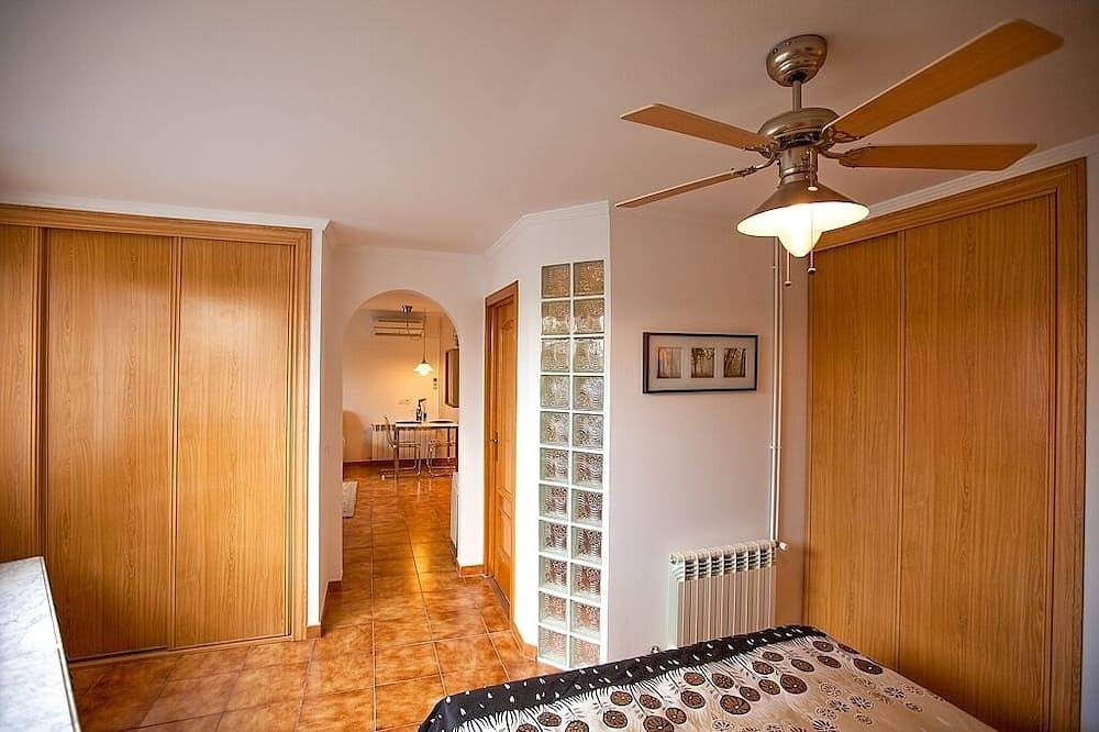 Apartamento entero, Villa privada, terraza privada, barbacoa, piscina, hermoso jardín y vistas. in Olivella, Garraf