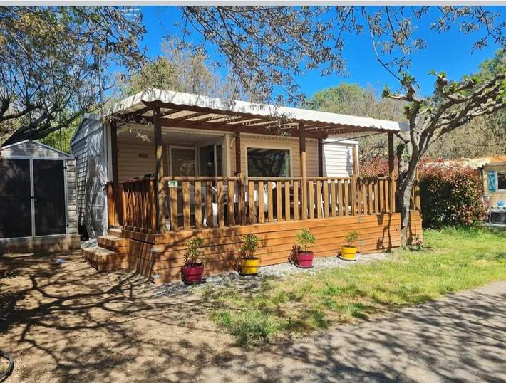 Camping pour 5 personnes à Berrias-et-Casteljau