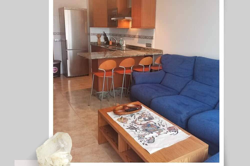 Entire apartment, Apartment with 2 double bedrooms (4 persons), 1 bathroom at 400 meters from the beach in Boiro, Rías Baixas