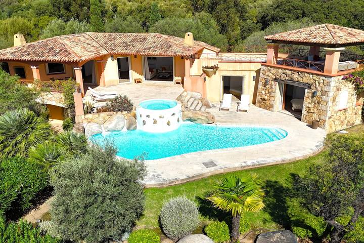 Location de vacances pour 11 personnes, avec jardin ainsi que piscine et terrasse dans Pinarellu - 2