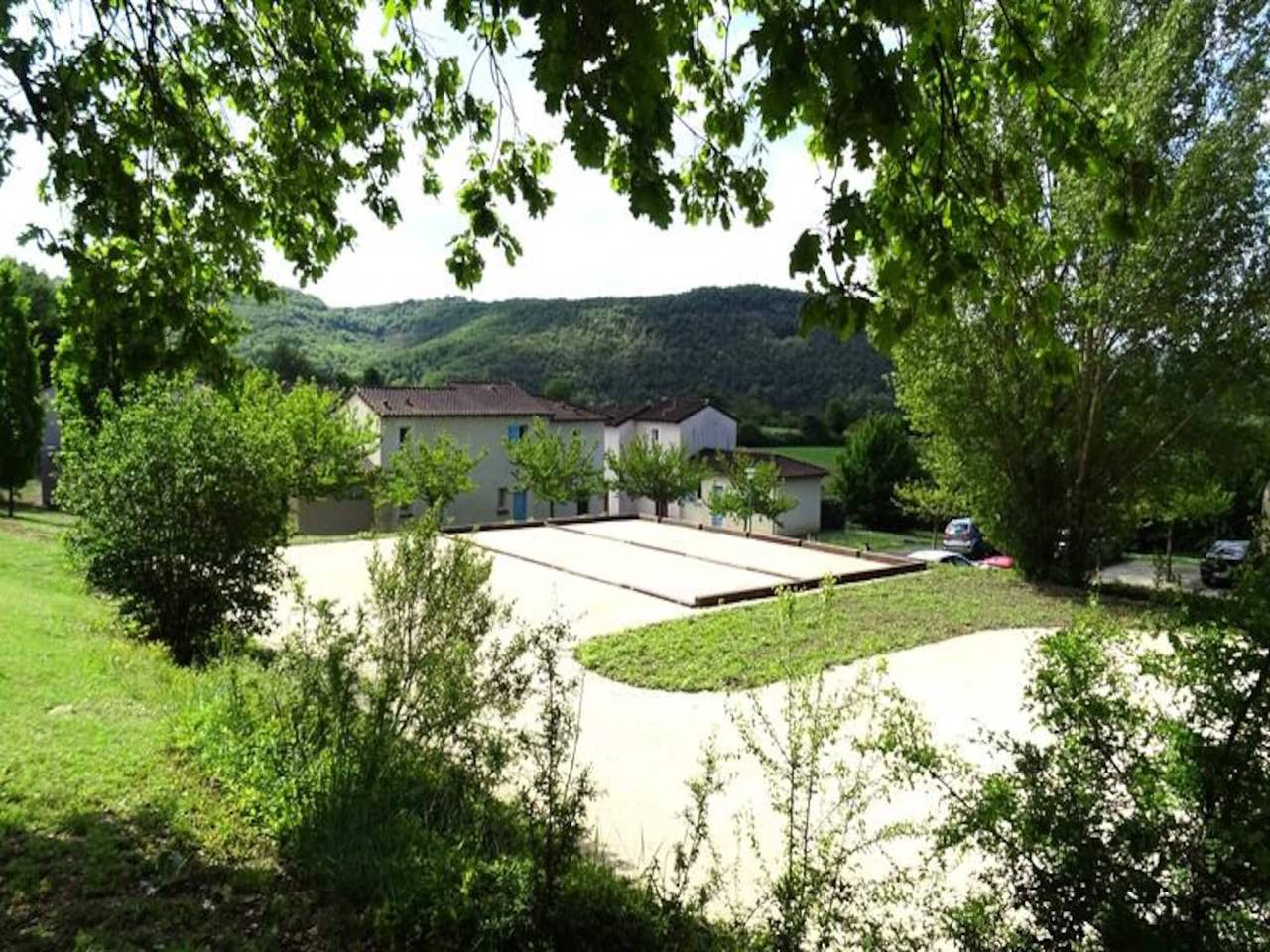 Entire apartment, 2-room maisonette for 4 people in Cajarc, Causses du Quercy Regional Nature Park