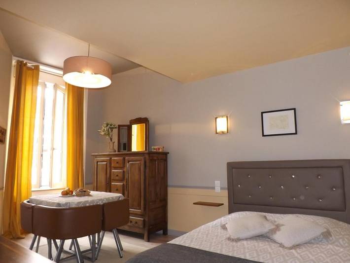 Chambre d’hôte pour 2 personnes, avec Terrasse et Vue à Fougères